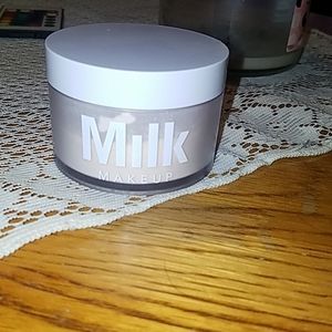 Milk blur & set powder